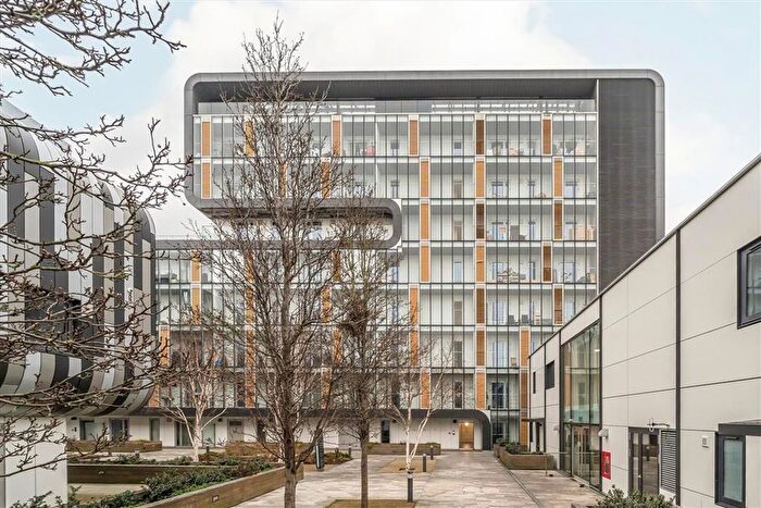 3 Bedroom Flat To Rent In Love Lane, Woolwich, SE18