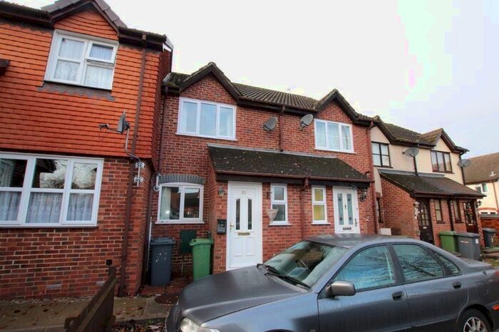2 Bedroom Property To Rent In Finch Close, Tadley, RG26