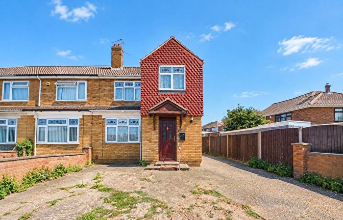 3 Bedroom Semi-Detached House For Sale In Allensway, Stanford-Le-Hope, SS17