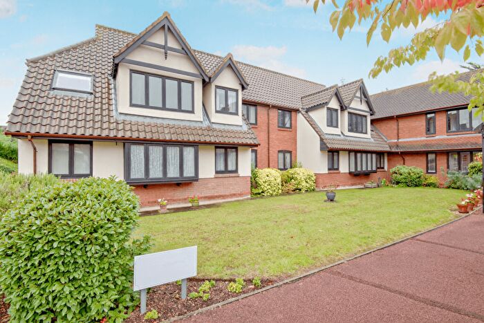 2 Bedroom Flat To Rent In Palmerston Lodge, Great Baddow, CM2