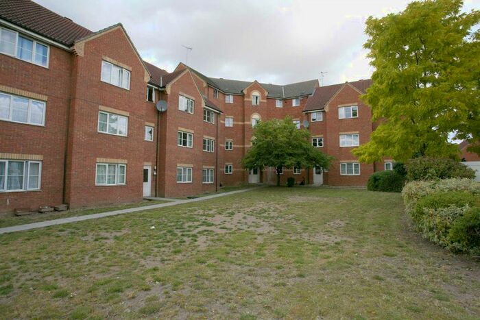 3 Bedroom Flat To Rent In Westfield Gardens, Chadwell Heath, RM6