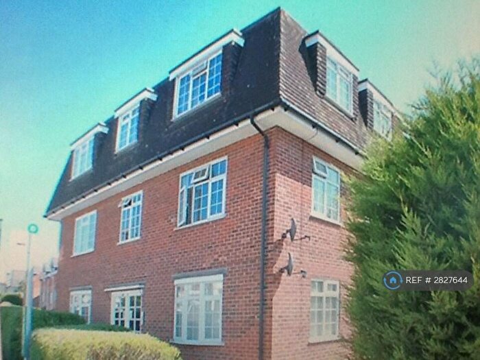 2 Bedroom Flat To Rent In St. Johns Terrace Road, Redhill, RH1