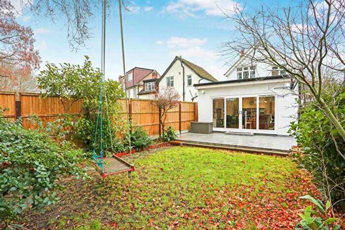 2 Bedroom Detached House For Sale In Hamilton Avenue, Cheam, Sutton, SM3