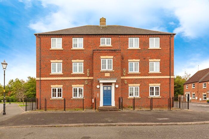 2 Bedroom Apartment For Sale In Warbler Close, Aylesbury, HP19