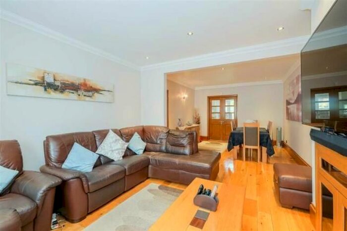 3 Bedroom Property To Rent In Hampton Road, Chingford, E4