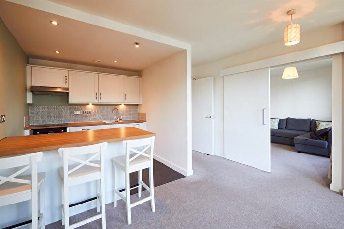 2 Bedroom Apartment To Rent In Market Buildings, M4