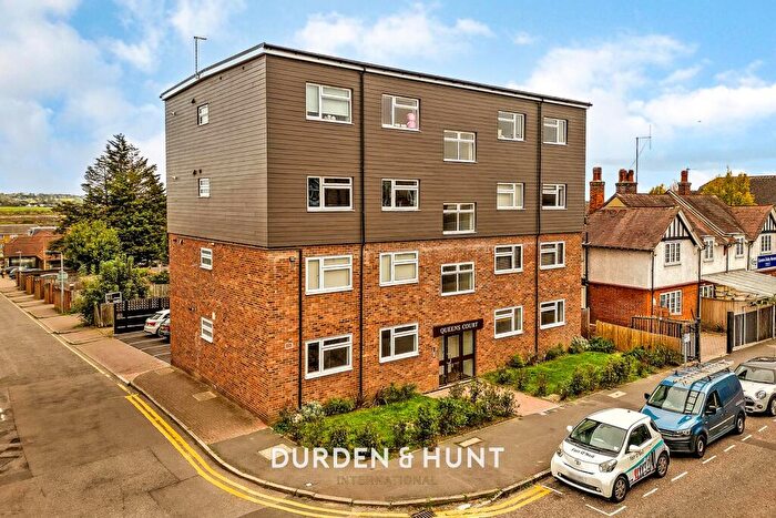 2 Bedroom Apartment For Sale In Kings Avenue, Buckhurst Hill, IG9