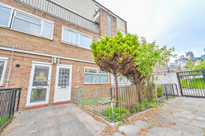2 Bedroom Maisonette For Sale In Marshfield Street, Isle Of Dogs, London, E14