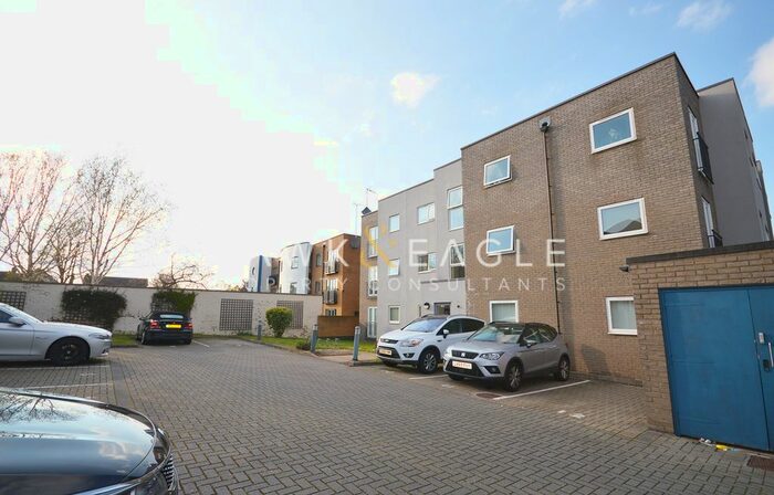 Garage / Parking To Rent In Prince Avenue, Westcliff On Sea, SS0