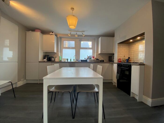 5 Bedroom End Of Terrace House To Rent In Moy Road, Roath, CF24