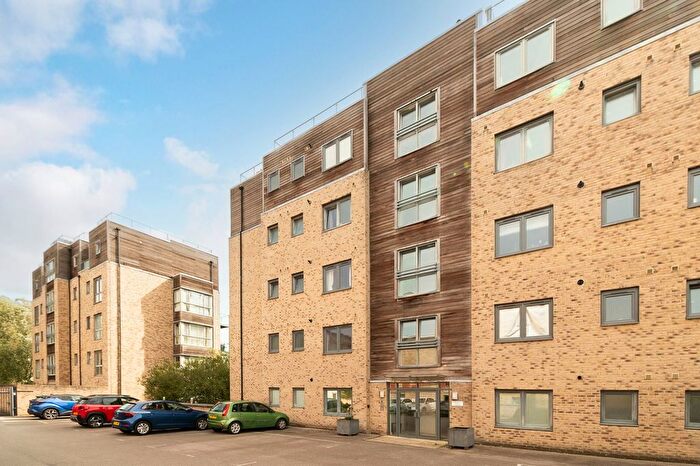 2 Bedroom Flat For Sale In Fitzgerald Place, Cambridge, CB4