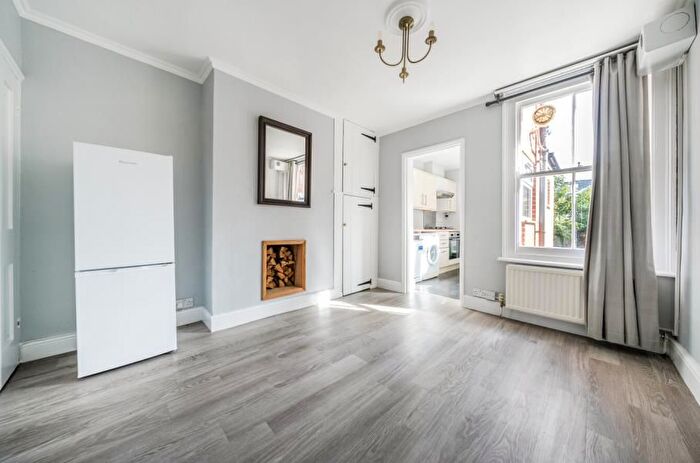 3 Bedroom Property To Rent In Ludlow Road, Guildford, GU2