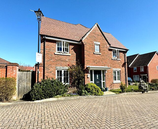 3 Bedroom Semi Detached House For Sale In Vaughan Close, Hartley Wintney, RG27