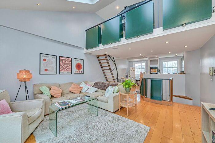 2 Bedroom Property To Rent In Larkhall Lane, Clapham, London, SW4