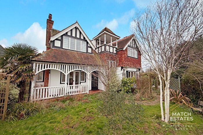 3 Bedroom Detached House For Sale In The Oval, Dymchurch, Kent, TN29