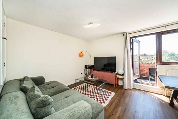 1 Bedroom Flat For Sale In Spode Walk, West Hampstead, NW6