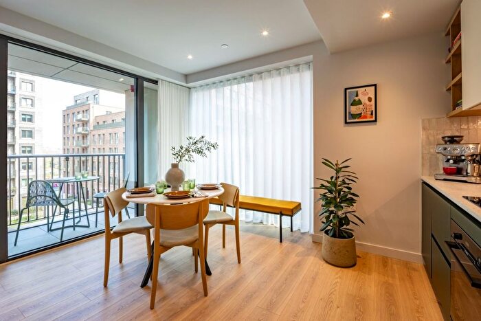 3 Bedroom Flat To Rent In The Maple, Aviator Drive, London, NW2