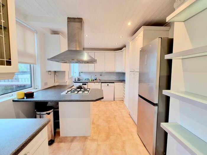 3 Bedroom Flat To Rent In Manor Court, Aylmer Road, Highgate, N2