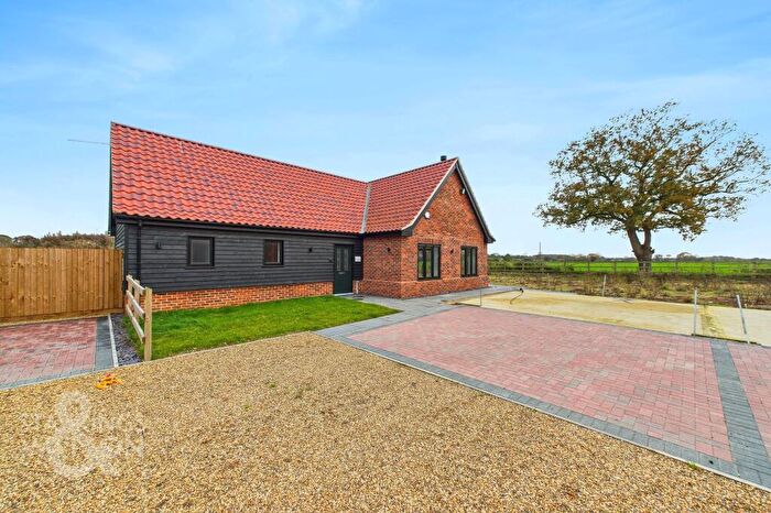 4 Bedroom Chalet For Sale In Mitchells Yard, Mill Road, Winfarthing, Diss, IP22