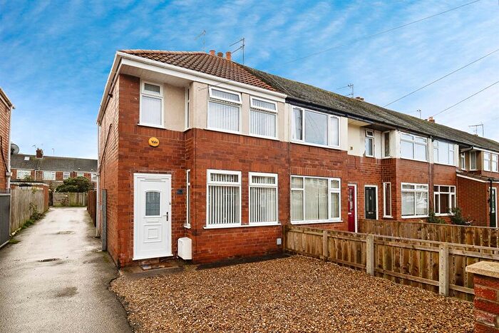 2 Bedroom End Of Terrace House For Sale In Welwyn Park Avenue, Hull, HU6