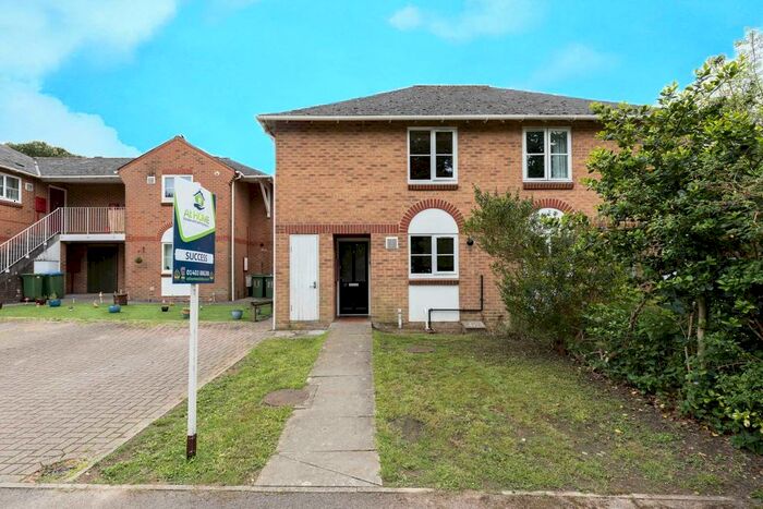 2 Bedroom Semi-Detached House To Rent In Moorhead Road, Horsham, RH12