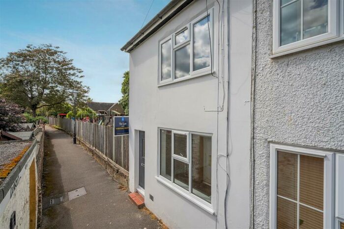 3 Bedroom End Of Terrace House To Rent In Clewer Fields, Windsor, SL4