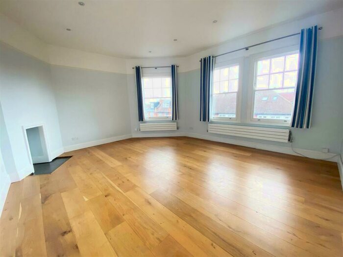 3 Bedroom Flat To Rent In Sheengate Mansions, Upper Richmond Road West, SW14