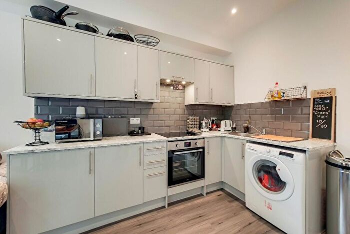 4 Bedroom Maisonette To Rent In Caversham Road, Kentish Town, NW5