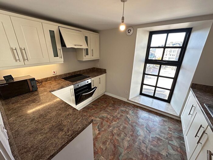 2 Bedroom Flat To Rent In C Bonnethill Place, Dundee, DD1