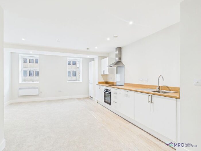 2 Bedroom Flat To Rent In Apartment, Criterion House, HU1