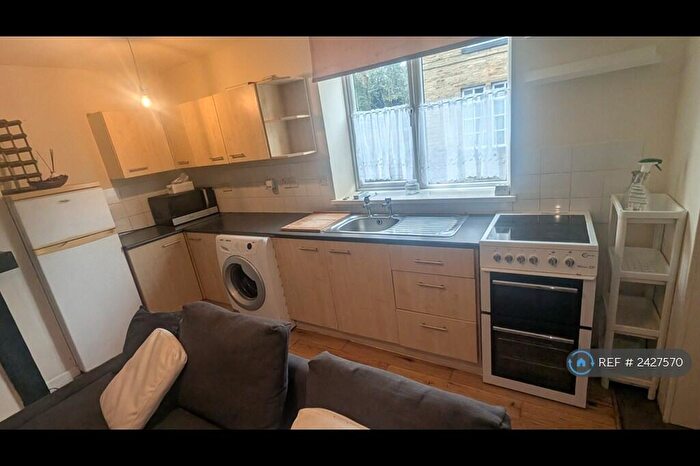 1 Bedroom Flat To Rent In Bradford Road, Cleckheaton, BD19