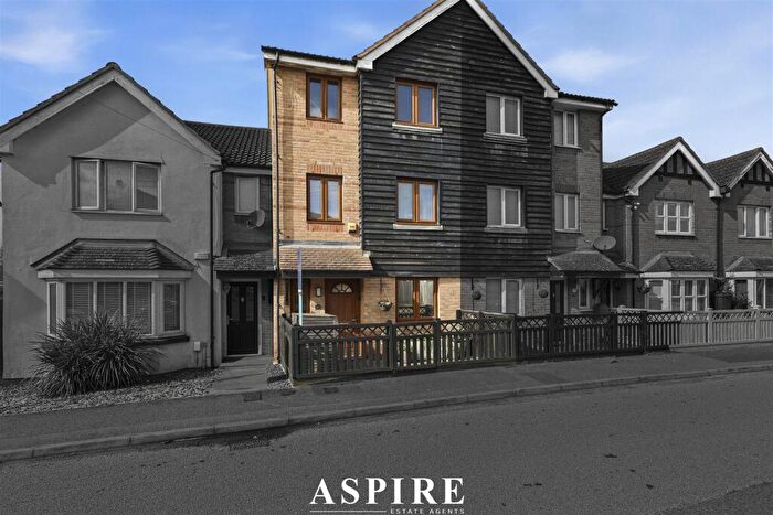 4 Bedroom Town House For Sale In ***Rear Parking & Garage*** Victoria Road, Stanford Le Hope, Thurrock, SS17