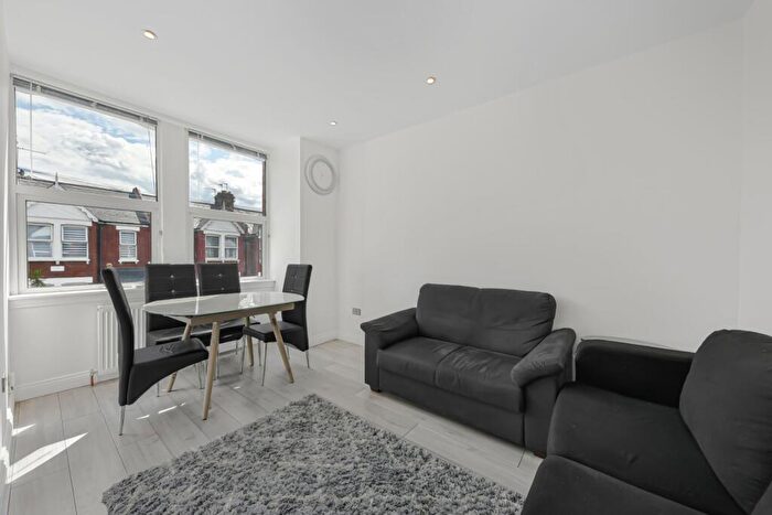 3 Bedroom Flat To Rent In Deacon Road, Willesden Green, NW2