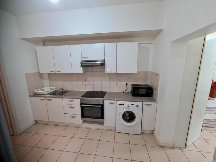 2 Bedroom Flat To Rent In Syon Lane, Isleworth, TW7