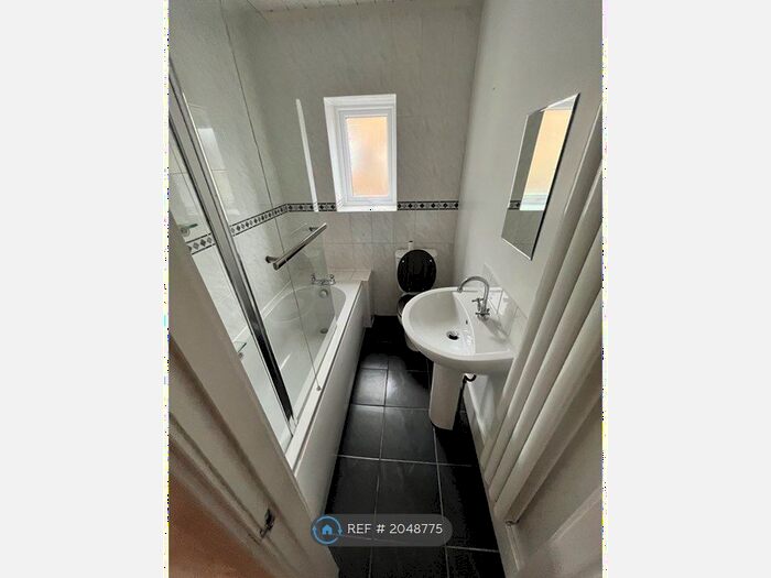 2 Bedroom Terraced House To Rent In Coronation Street, Halifax, HX4