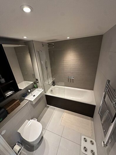 2 Bedroom Flat For Sale In Daneland Walk, London, N17