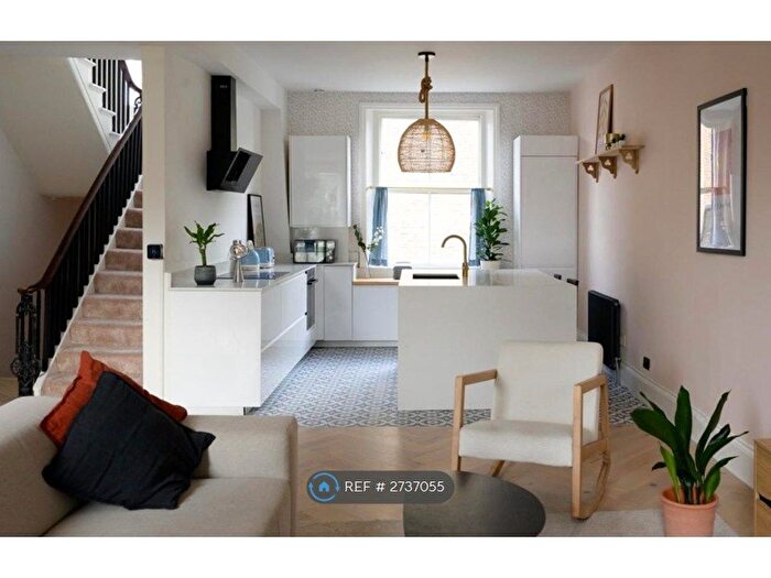 3 Bedroom Maisonette To Rent In Finborough Road, London, SW10