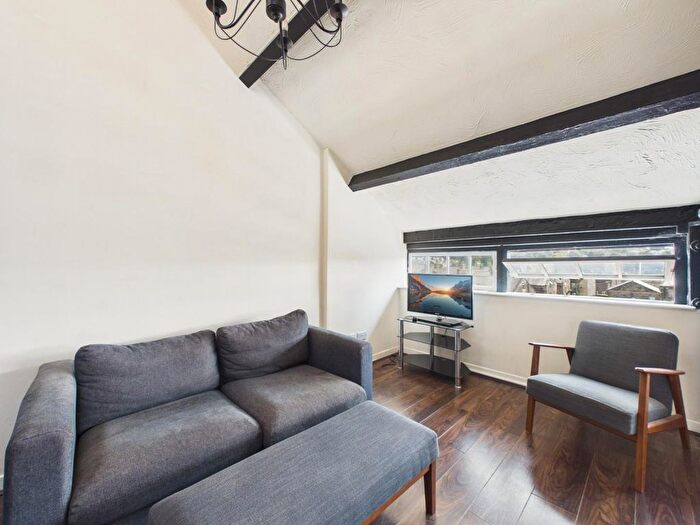 1 Bedroom Flat To Rent In Clyde Street, Bingley, BD16