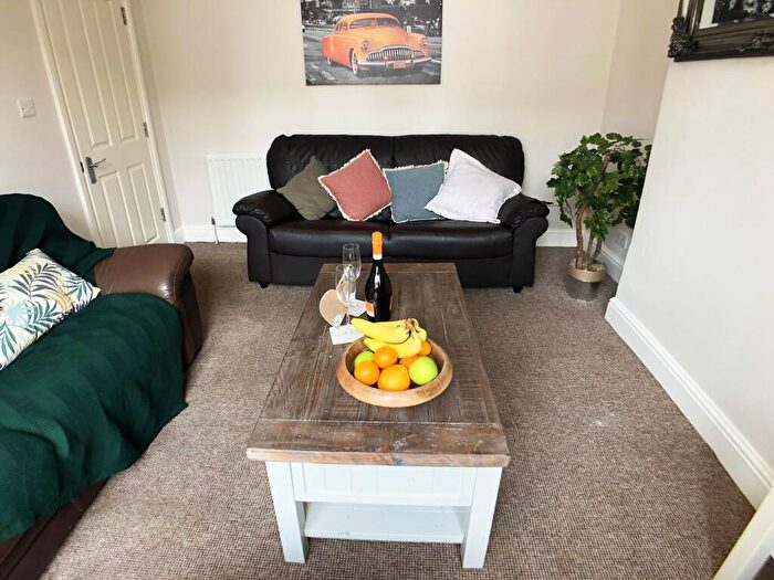 6 Bedroom Bungalow To Rent In Bungalow Trent Boulevard, West Bridgford, Nottingham, NG2