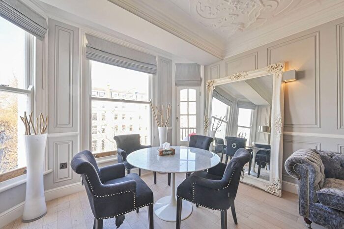 2 Bedroom Flat For Sale In Queens Gate, South Kensington, London, SW7