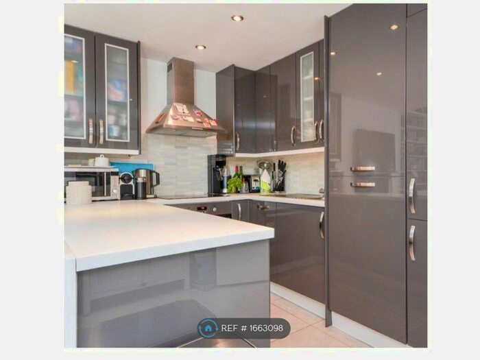 2 Bedroom Flat To Rent In Brixton, London, SW2