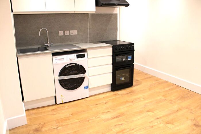 Studio To Rent In Villiers Road, London, NW2