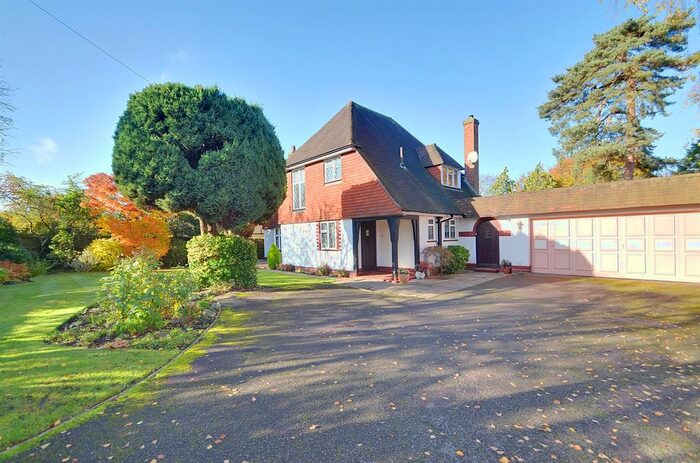 3 Bedroom Detached House To Rent In Ickenham Road, Ruislip HA4