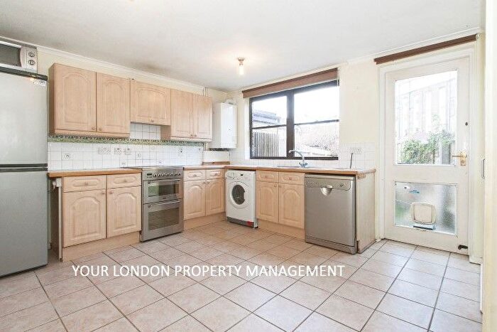 3 Bedroom Property To Rent In Burgos Grove, Greenwich, SE10