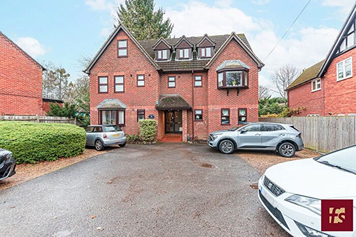 2 Bedroom Flat To Rent In Sandhurst Road, Crowthorne, Berkshire, RG45