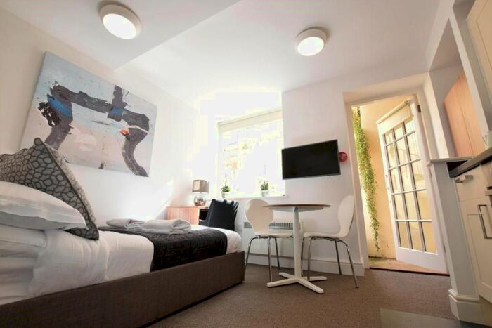 Studio To Rent In Berkeley Square, Bristol, BS8