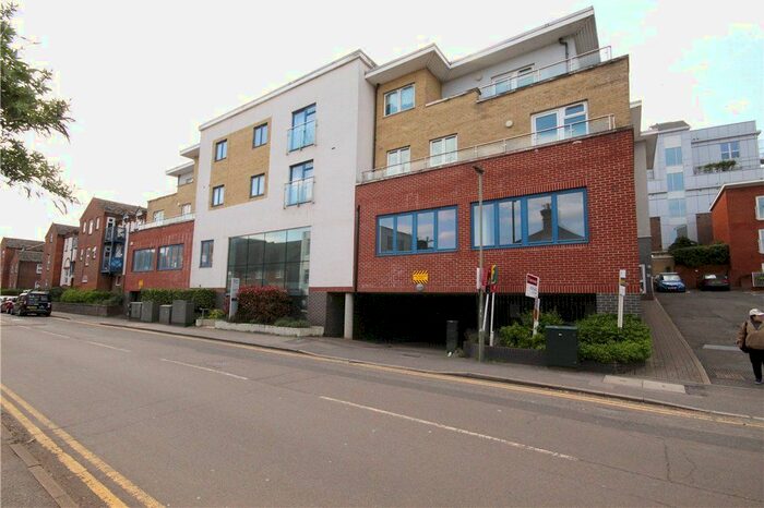 3 Bedroom Flat To Rent In Walnut Tree Close, Guildford, Surrey, GU1