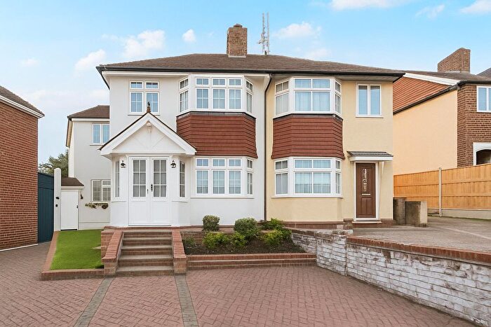 4 Bedroom Property For Sale In Hillend, London, SE18
