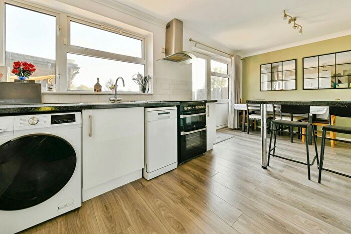 3 Bedroom Terraced House For Sale In Telford Avenue, Stevenage, Hertfordshire, SG2