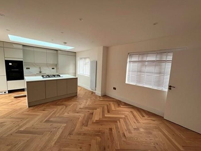 4 Bedroom End Of Terrace House To Rent In Summers Lane, North Finchley, London, N12